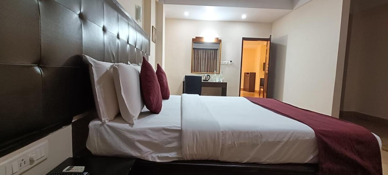 Polo Tura Hotel Экстерьер фото